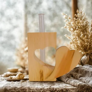 Doppio cuore decorativo in legno di pino cembro con provetta in vetro, artigianato alpino profumato.