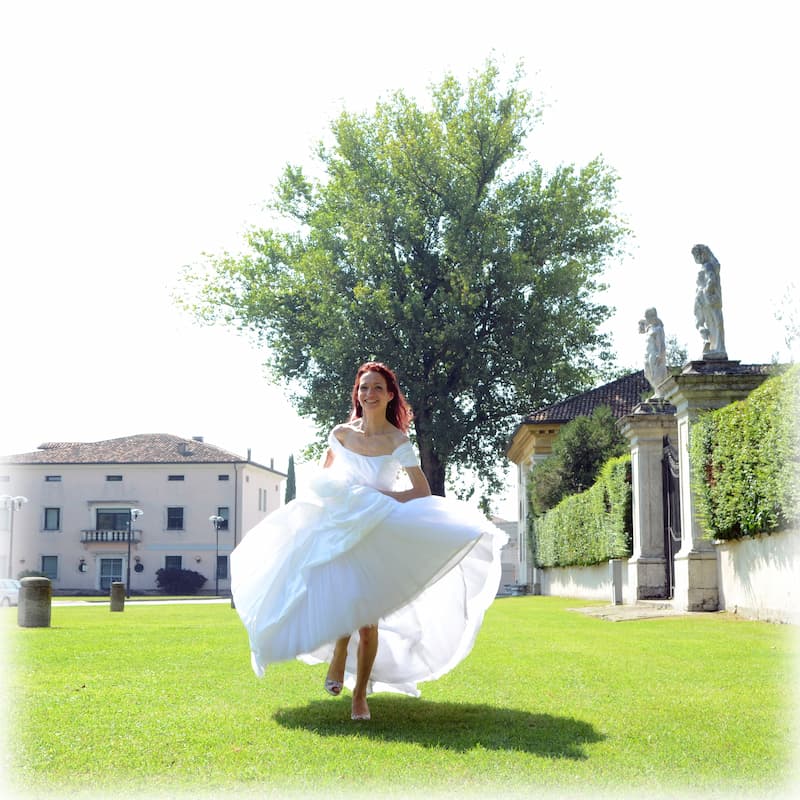 Servizio fotografico matrimoniale con dettagli eleganti e atmosfera romantica