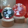 Globo in cristallo inciso 3D con orsetti, base in legno illuminata e cavo di alimentazione per bomboniere