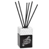 Diffusore di fragranza Bagutta Cubo, in vetro nero con coperchio in metallo argentato e bastoncini neri.