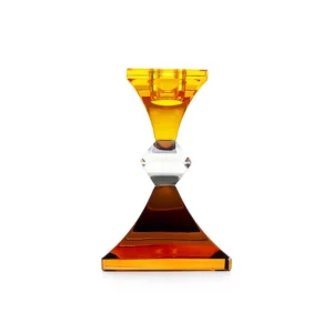 Candeliere in cristallo colorato ambra linea Ghiaccio di Emò Italia con design sfaccettato.