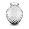 Vaso sferico IVV Infiore in vetro trasparente con texture a rombi in rilievo e bordo superiore ondulato, altezza 28,5 cm